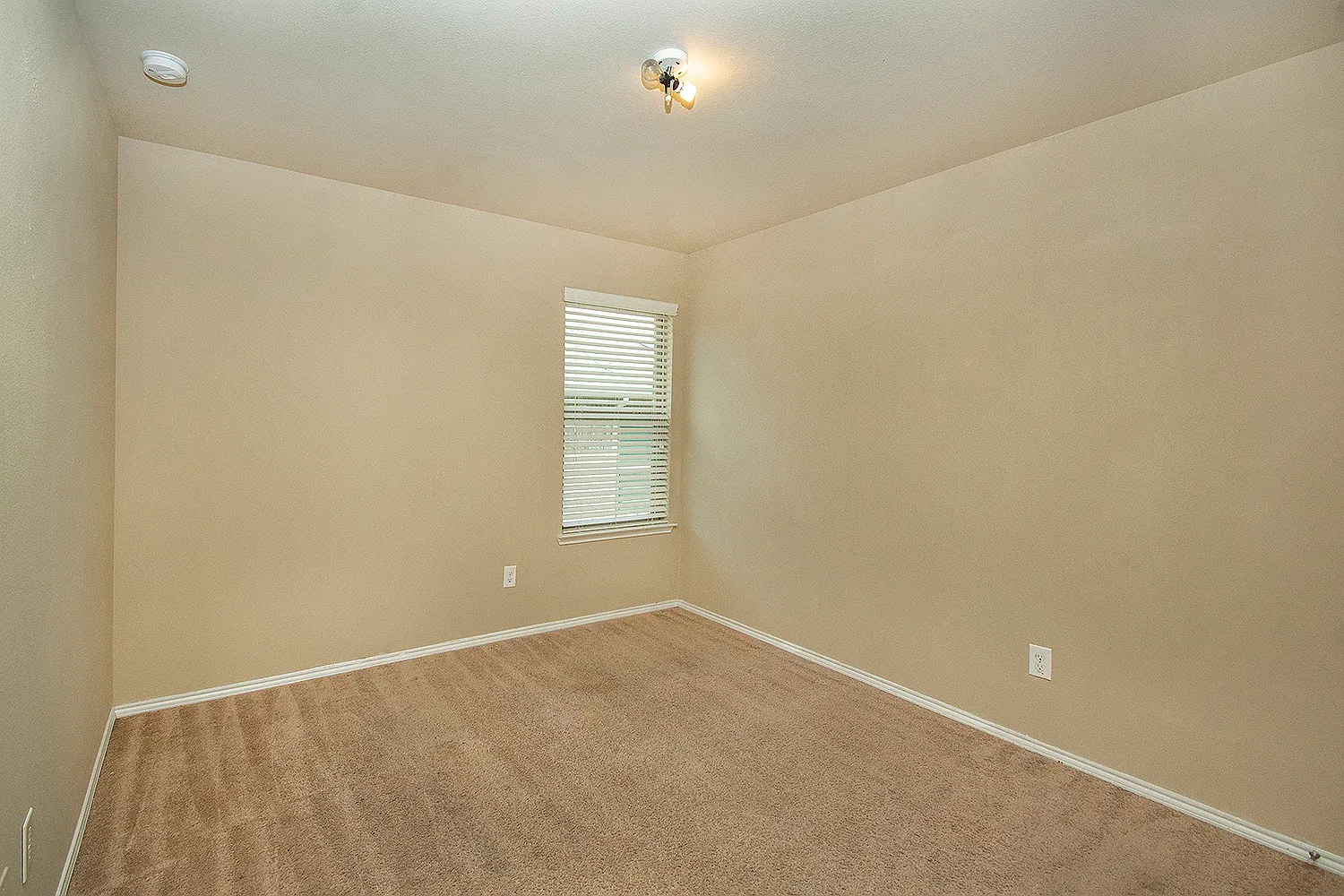 4 bed, 2.5 bath, 2358 sqft, $2,250 — Photo 4