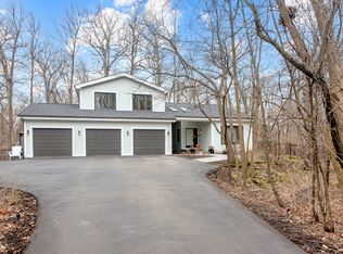 2S827 Red Oak Dr, Elburn, IL 60119