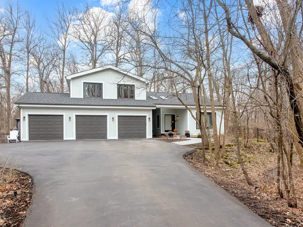 2S827 Red Oak Dr, Elburn, IL 60119