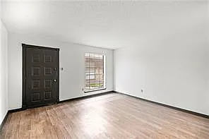 2 bed, 1.5 bath, 1100 sqft, $1,400 — Photo 2