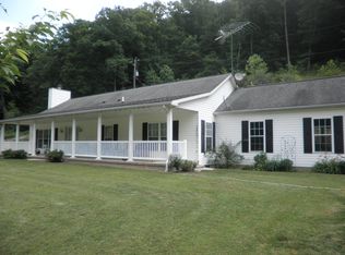 448 Deboer Ln, Genoa, WV 25517