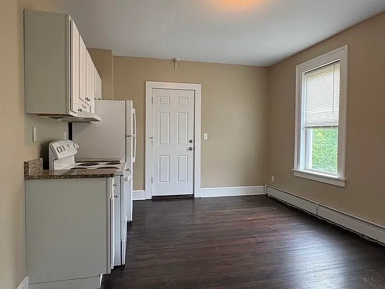 126 Oak St #4 — Photo 5