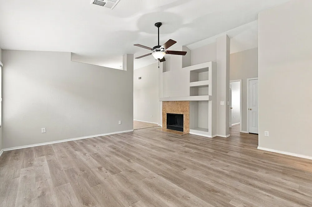 3 bed, 2.0 bath, 1314 sqft, $2,355 — Photo 4