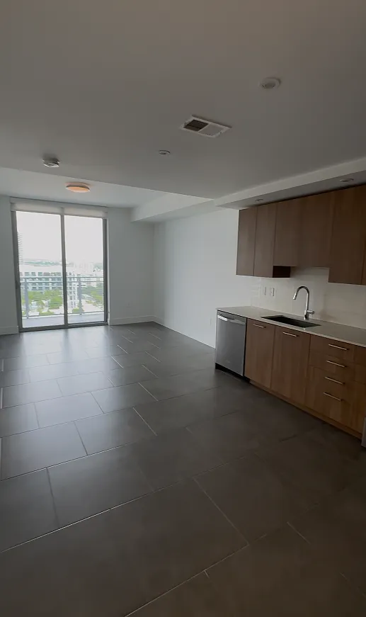 1 bed, 571 sqft, $2,722 — Photo 2