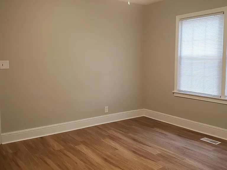 1004 Laurel St — Photo 7