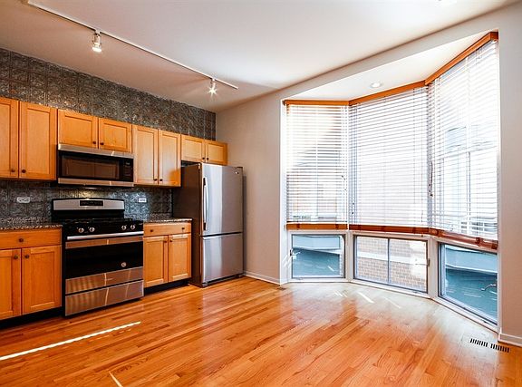 4th image of 2707 N Seminary Ave #M