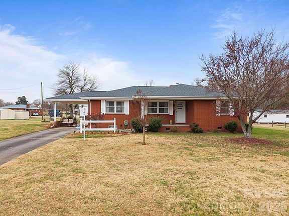 4th image of 2050 Lake Rd