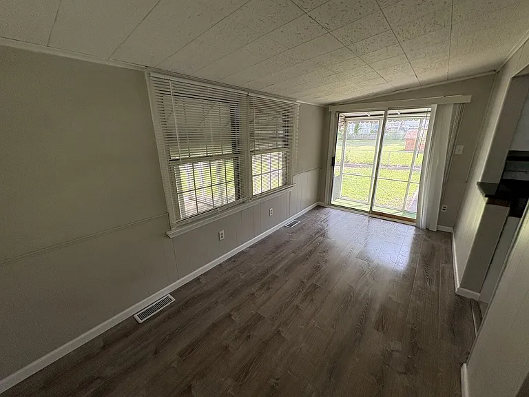 1263 Roxton Dr — Photo 4