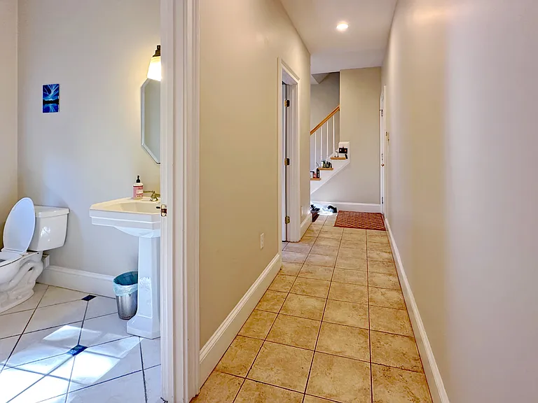 11 Oakland St — Photo 22