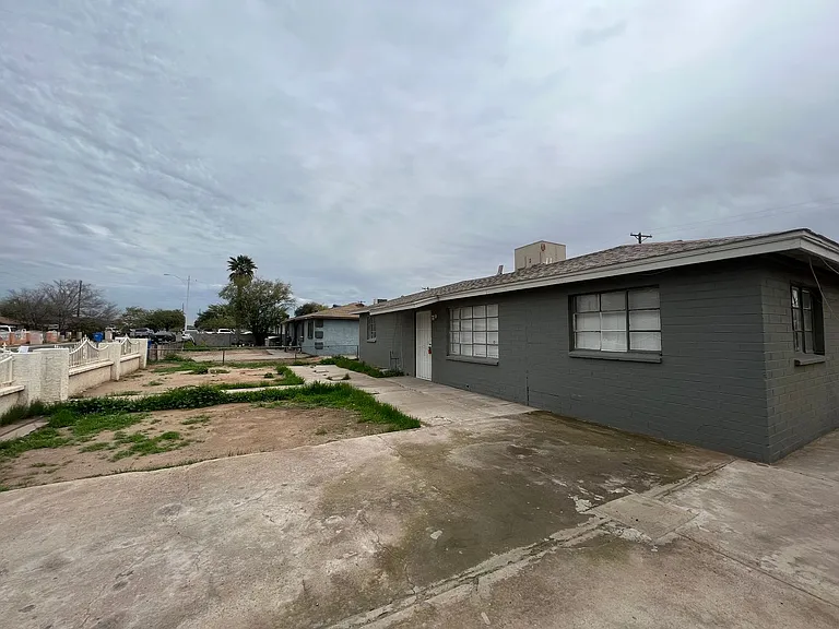 2233 E Wood St — Photo 21