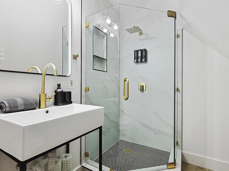 2420 Vista Glen Ln — Photo 41