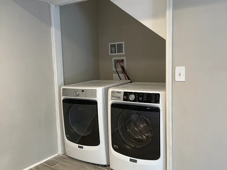 555 Glencove Dr — Photo 13
