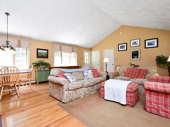 5th image of 11 Batchelder Rd