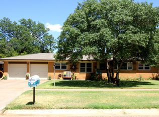 830 S 20th St, Slaton, TX 79364