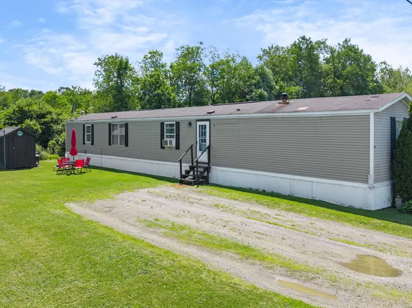 9 Long Avenue, Clinton, ME 04927
