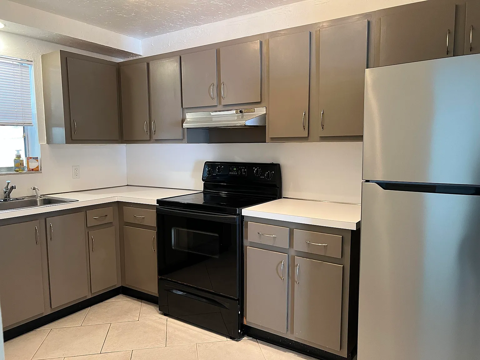 3 bed, 2.5 bath, 1400 sqft, $2,425 — Photo 3