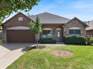 516 N Rogers Rd, Irving, TX 75061