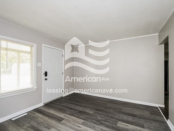 1591084_004_wm_-_living_room_13062379.jpg
