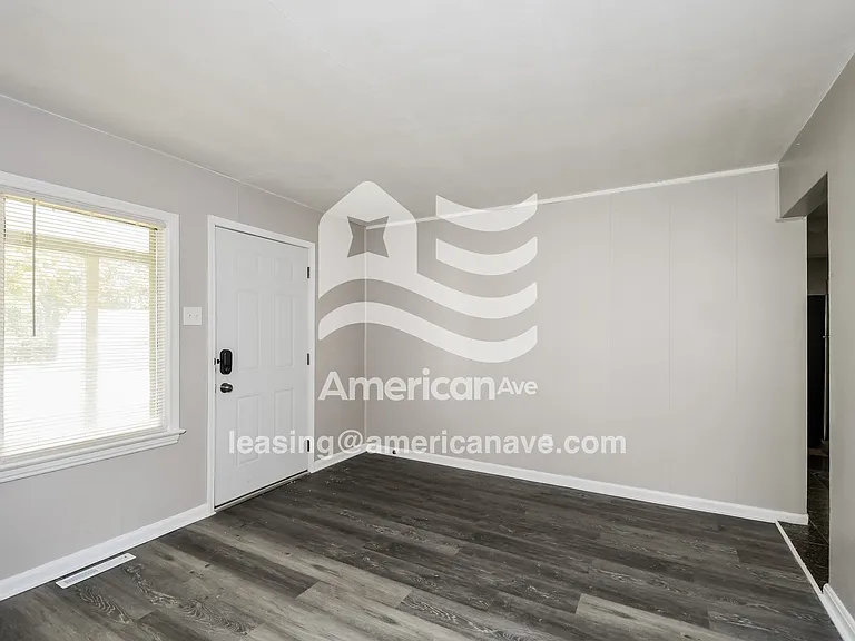 1591084_004_wm_-_living_room_13062379.jpg