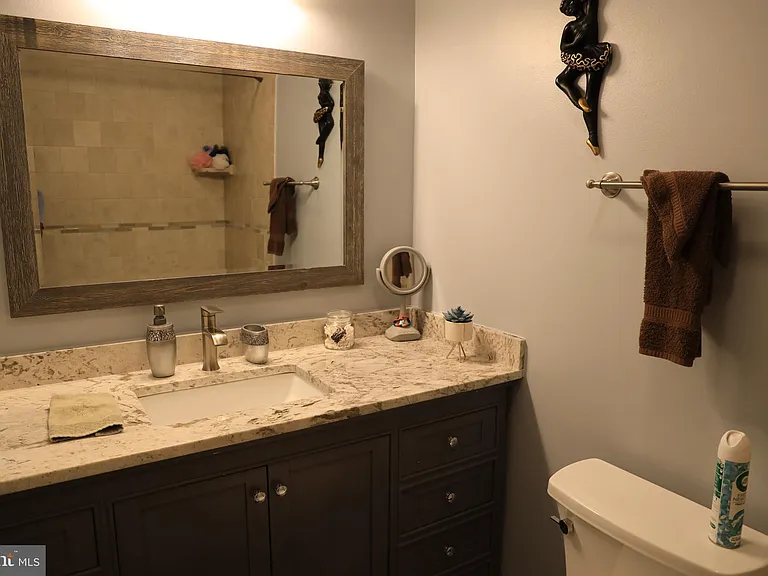 123 Cameron St — Photo 27