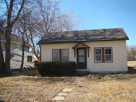 1st image of 915 Missouri St