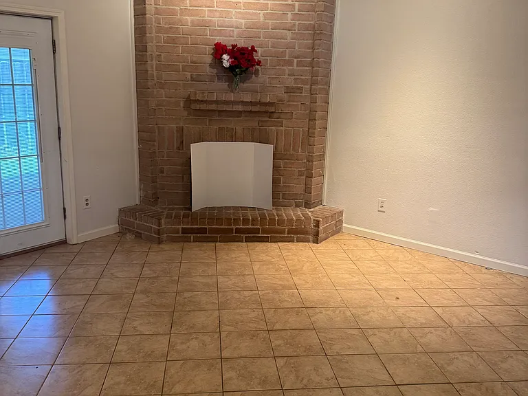 12119 Woolford Dr — Photo 3