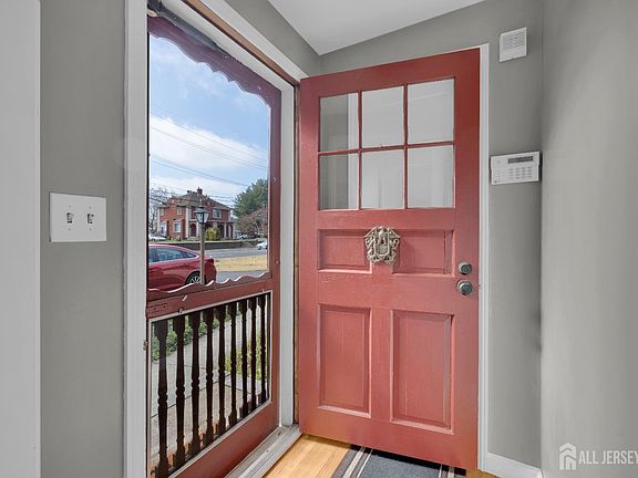 5th image of 369 Union Ave