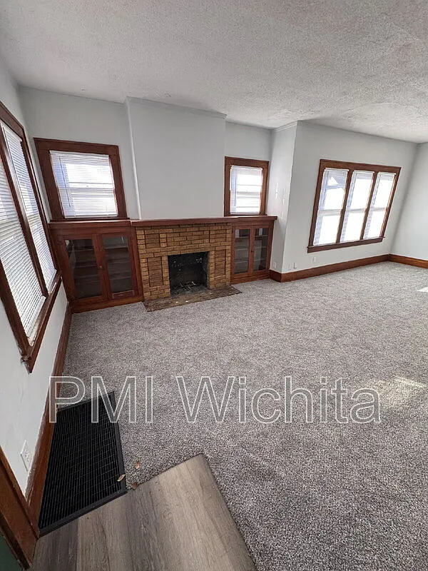 2 bed, 1.0 bath, $895 — Photo 2