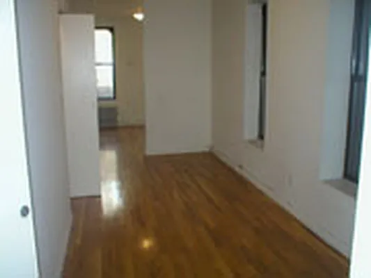 Rented by Eric Goodman Realty Corp | media 10