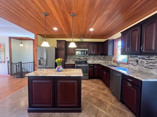 91 Sunny Acres Road, Brattleboro, VT 05301