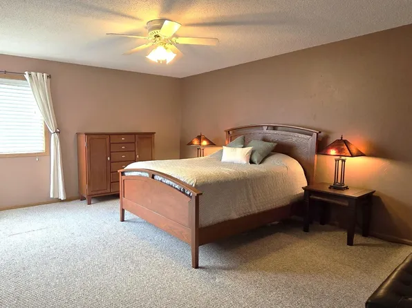 7285 Brittany Ln, Inver Grove Heights, MN 55076