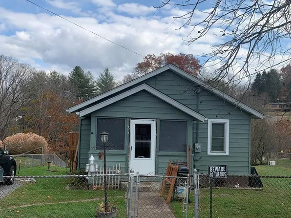 314 Selden St, Crab Orchard, WV 25827