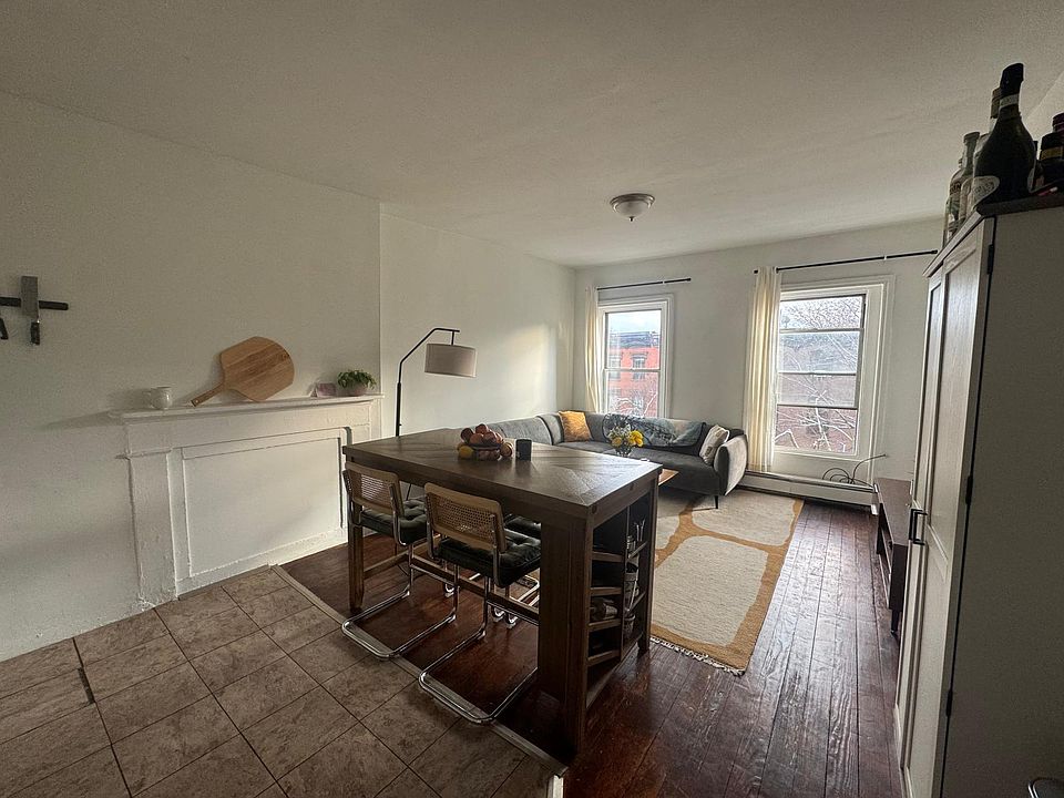 1st image of 15 Willoughby Ave Floor 3