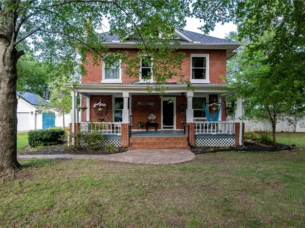 517 N Madison St, Siloam Springs, AR 72761