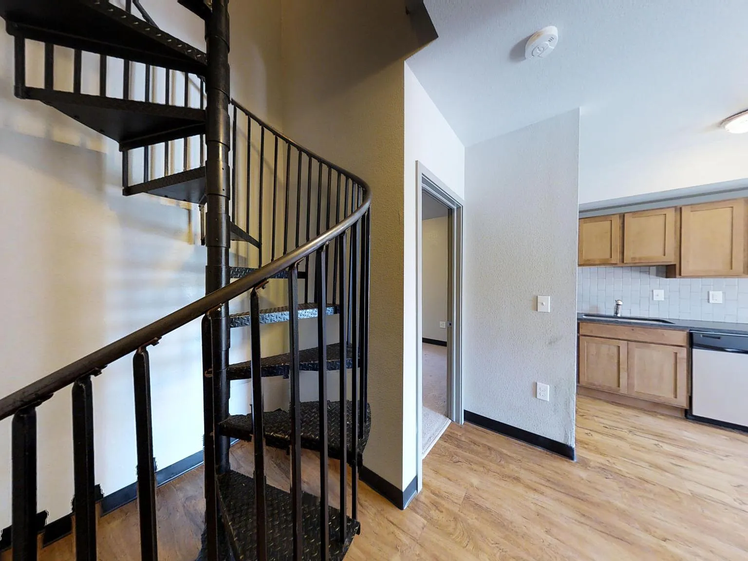 4 bed, 1216 sqft, $8,940 — Photo 4