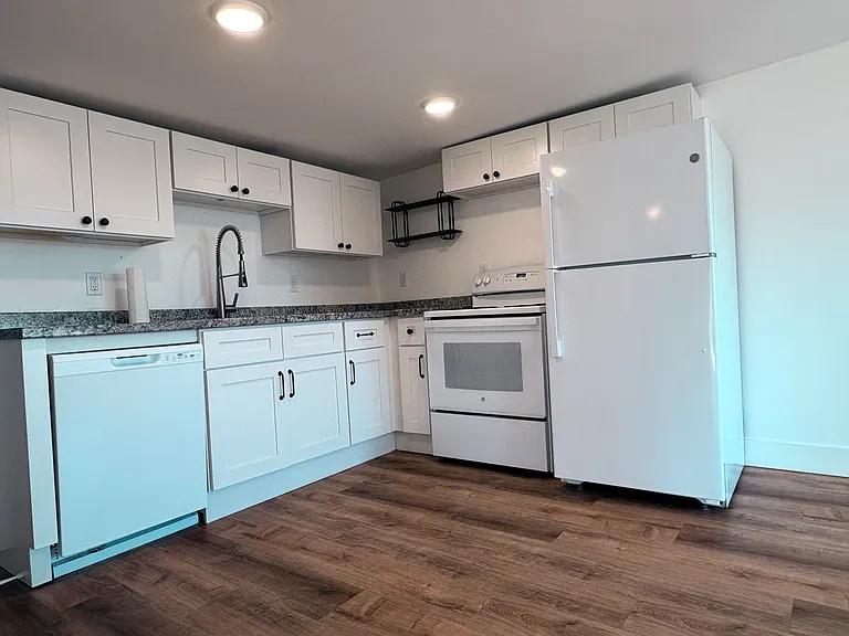 115 2nd Ave SW — Photo 4