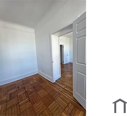 490 S Broadway — Photo 13