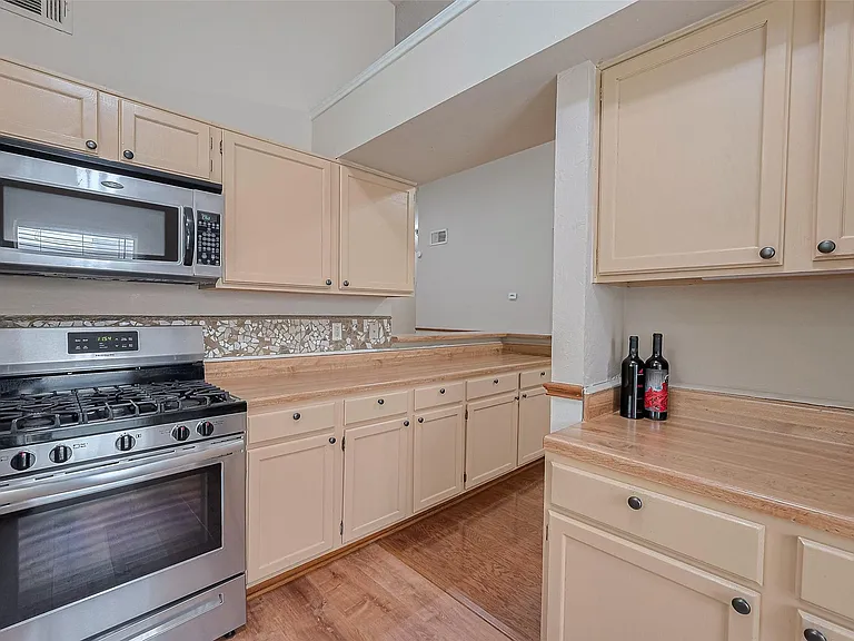 6907 Yardley Dr — Photo 14