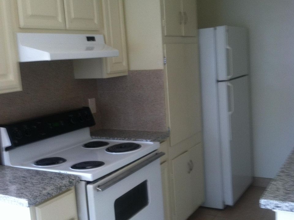 1st image of 3060 Moorpark Ave #16