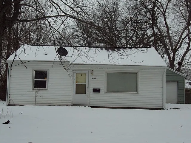 1200 Bel Aire Dr photo 1