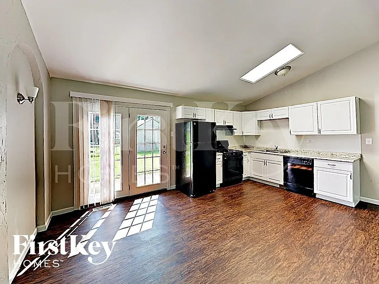 8 Deerpath Dr — Photo 6