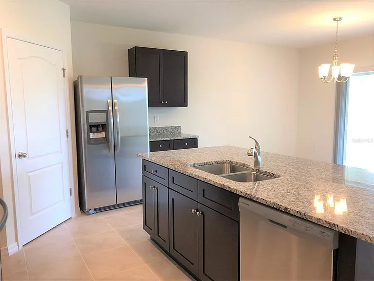194 Saint Thomas Dr — Photo 5