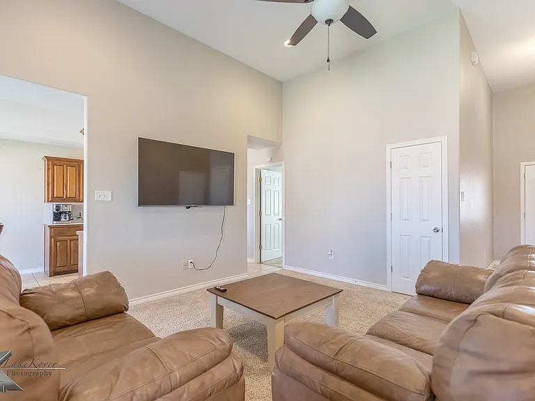 6670 Picadilly St — Photo 4