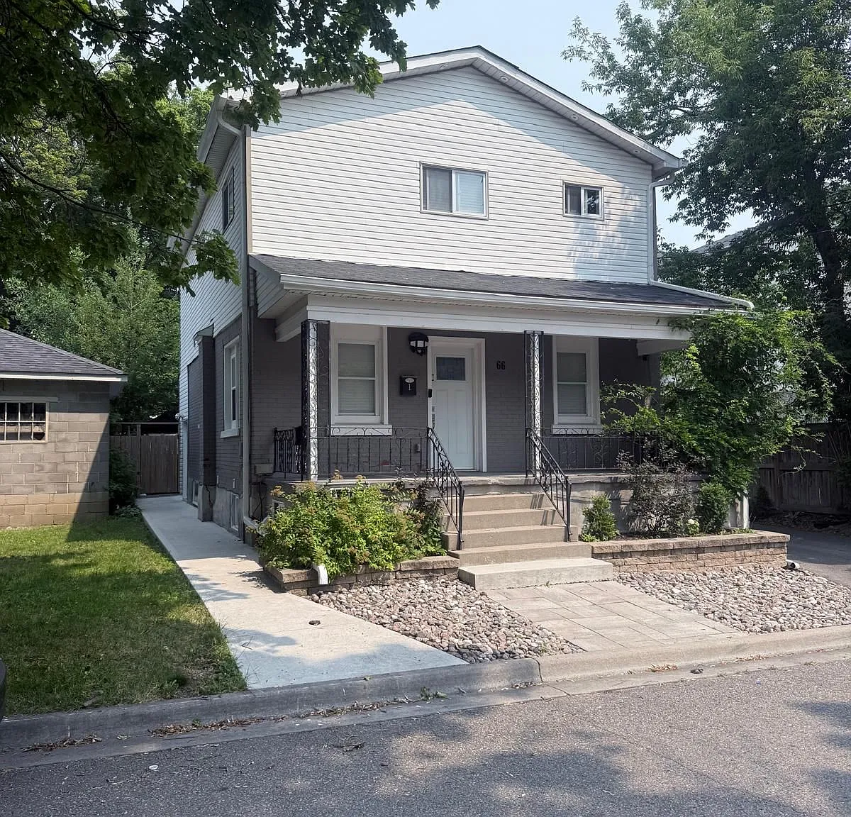 3 bed, $2,200 — Photo 1