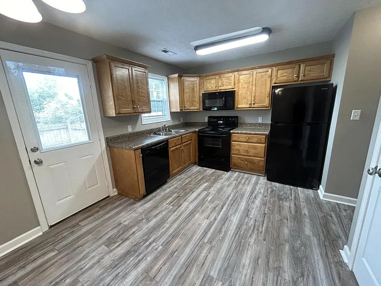 125 Bonaire Ave — Photo 9