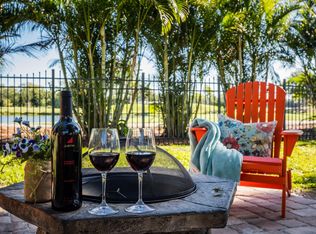 132 Ricardo Way NE, Saint Petersburg, FL 33704