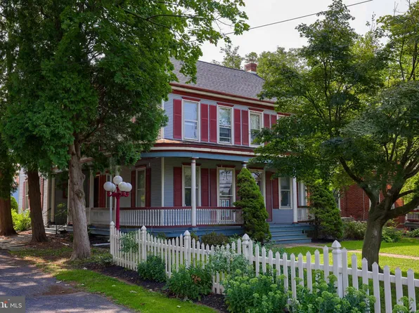 330 Manor Ave, Millersville, PA 17551