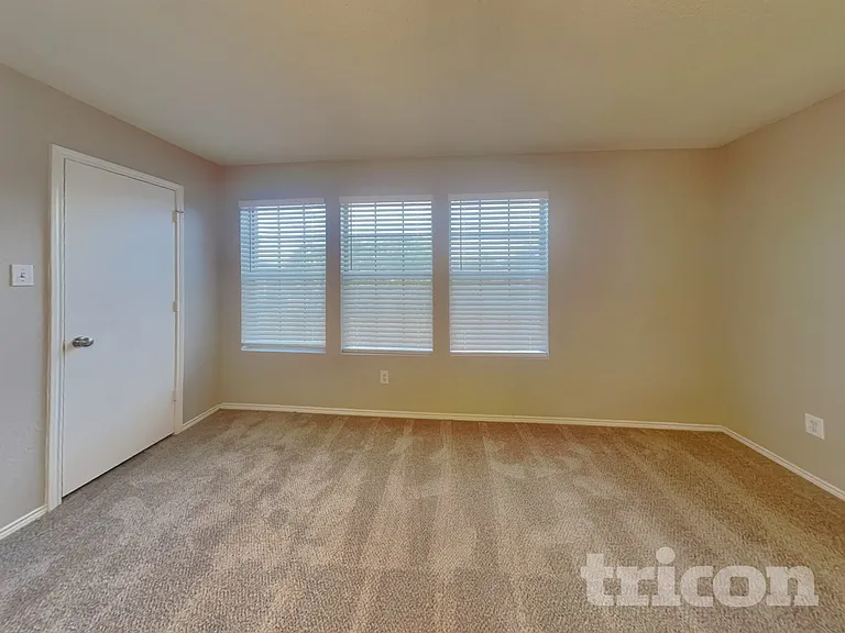 7422 Amber Dr — Photo 8
