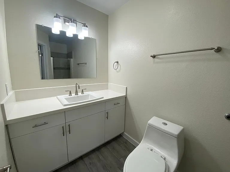 Tarzana Terrace Apartments — Photo 31