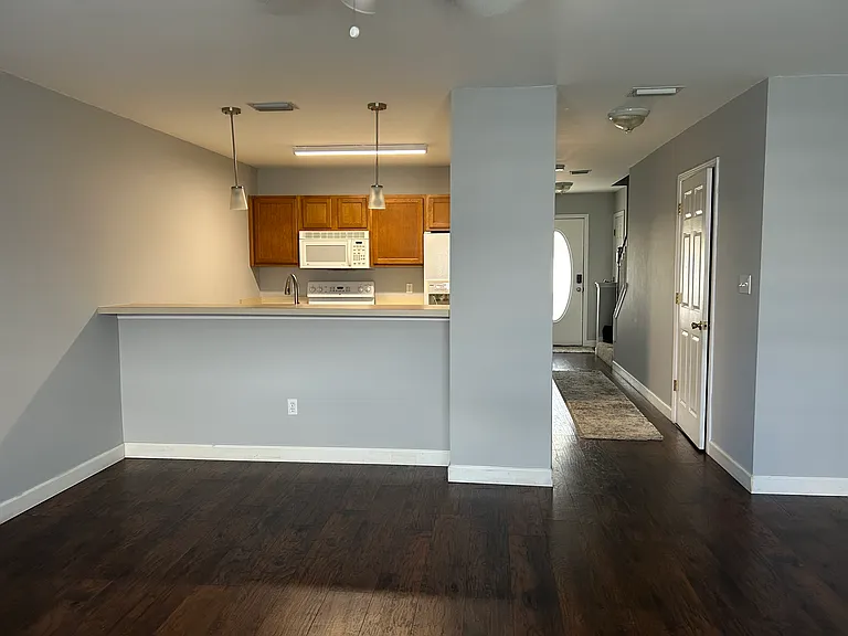 505A Sullivan St NW — Photo 4